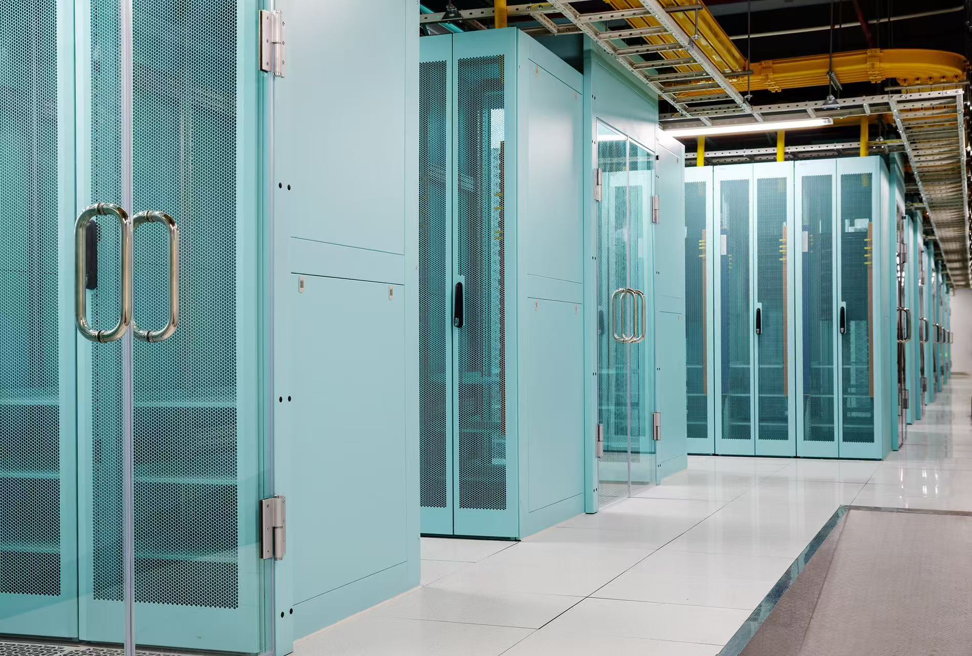 北京高電機柜租用價格？